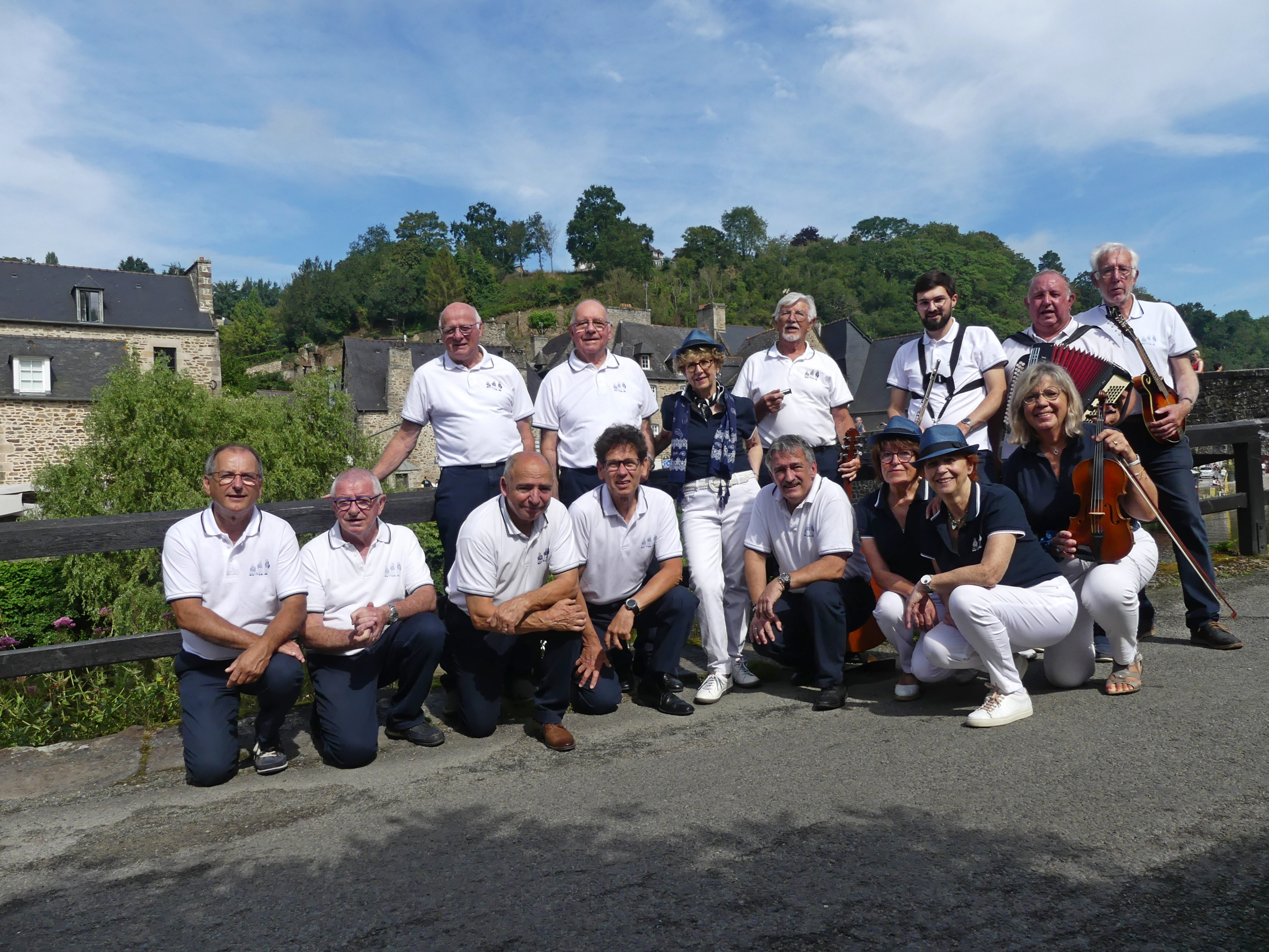 Groupe Les Cap'Horniers de la Rance en aout 2023, photo prise au port de Dinan